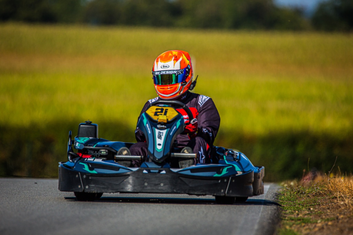 Alexis en ligne droite, kart numéro 21